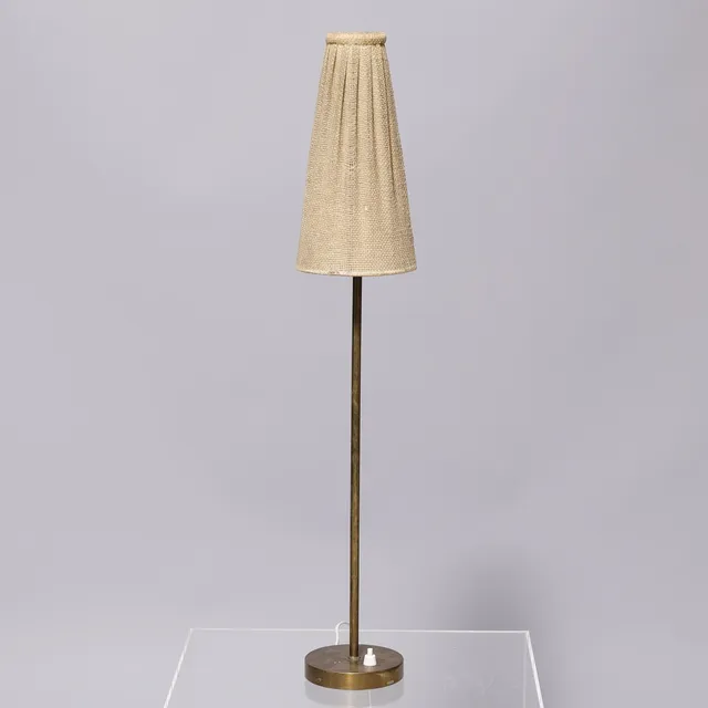 Bordlampe af messing, skærm af hessian, mærket BABO 9009, Sverige, 1900 tallet.
