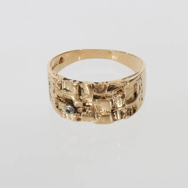 ALEXIUS HUBER. f 1939. Ring med briljant 0,01ct, 18K guld, 1985.