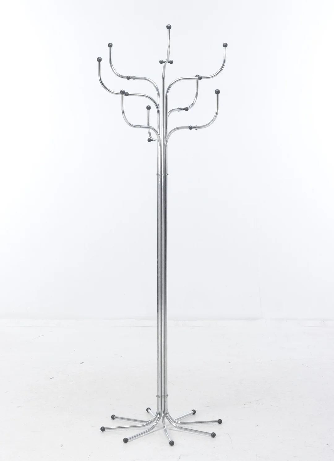 Sidse Werner for Fritz Hansen. Mute waiter, model 'Coat Tree' — Furniture/Other furniture — Lauritz