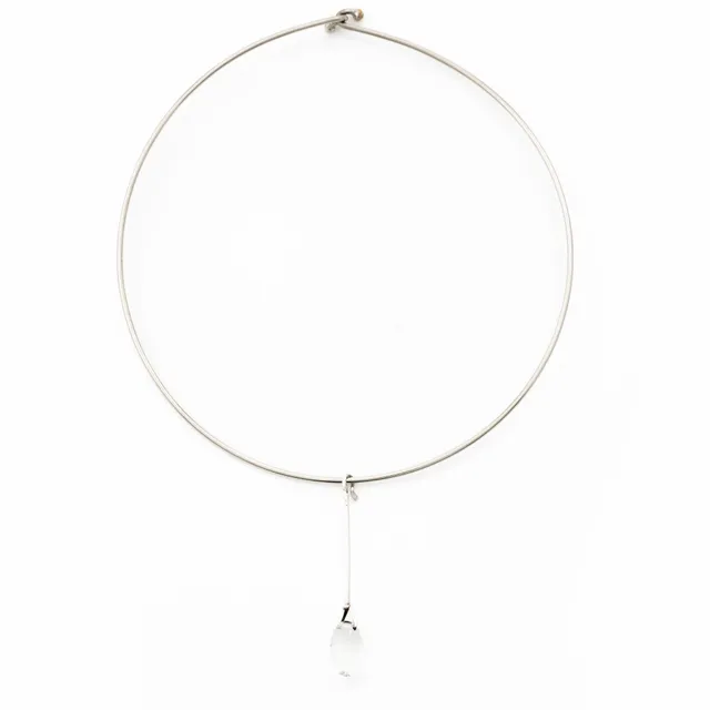 Vivianna Torun Bülow-Hübe, hänge silver med bergkristall, för Georg Jensen.