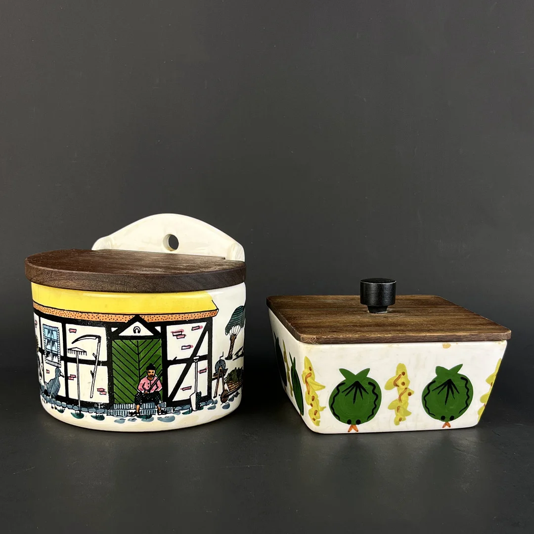 BURKAR med lock, 2 st. flintgods, design Wide och Ketty Jacobsson, Deco, Hälsingborg. — European — Höganäs Auktionsverk