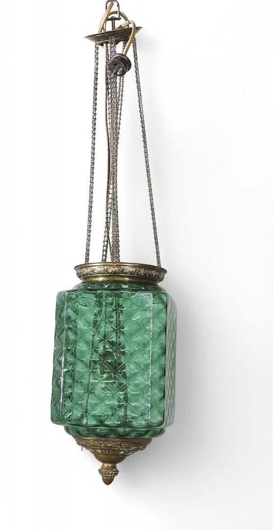 MÅNSKENSLAMPA, glas, mässing, justerbar. Tidigt 1900-tal. — Ceiling lights — Limhamns Auktionsbyrå