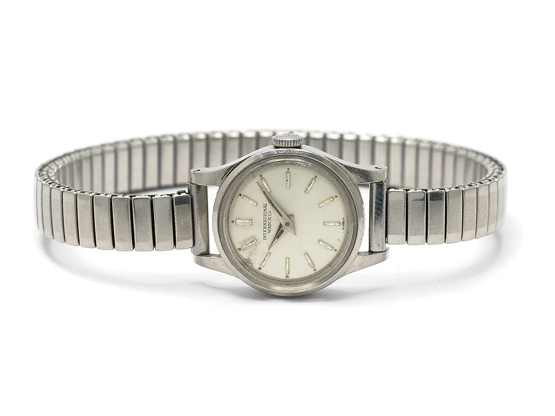 INTERNATIONAL WATCH Co, damur, 21 mm, Cal 41, Serie nr. 1667935, Boett nr. 1678744/2743, stål (staybrite), manuell, plexiglas, skadad urtavla, formverk, defekt, ca 1963, metallänk ej original. — Klockor/IWC — Kaplans