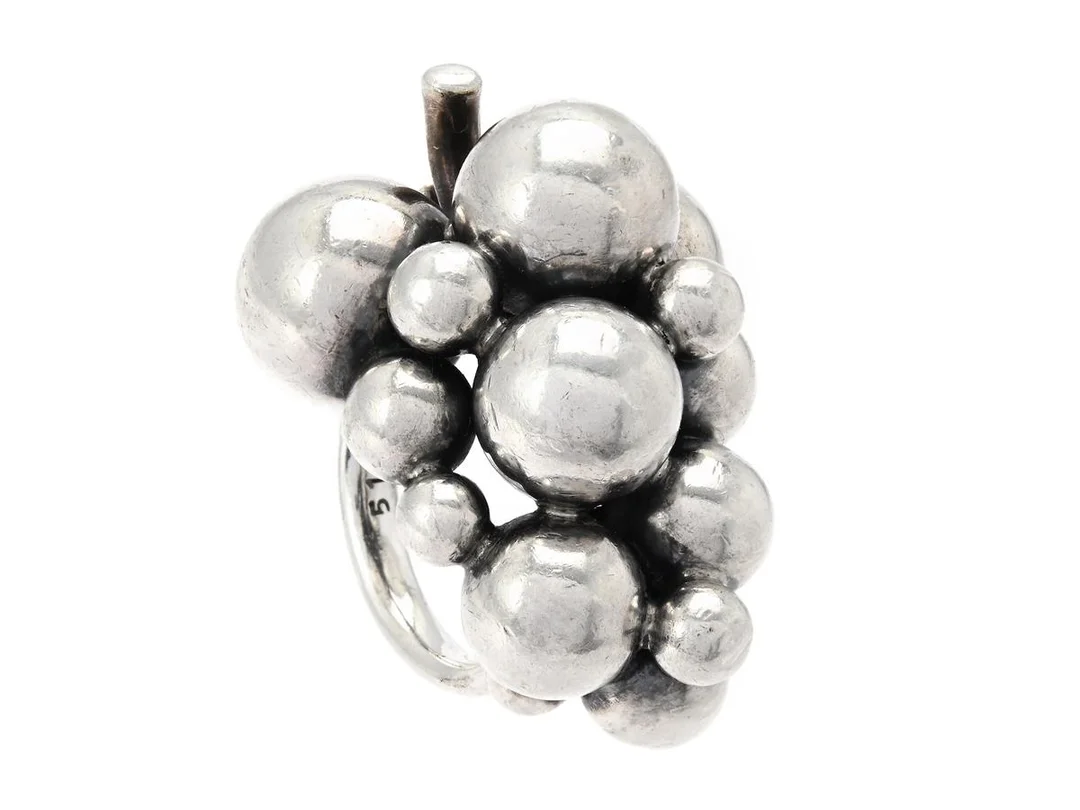GEORG JENSEN, ring, Moonlight Grapes, sterlingsilver, stl 16 mm (51), vikt 21 g. — Smycken/Ring — Kaplans