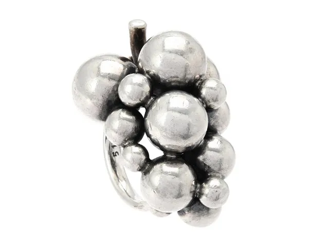 GEORG JENSEN, ring, Moonlight Grapes, sterlingsilver, stl 16 mm (51), vikt 21 g.