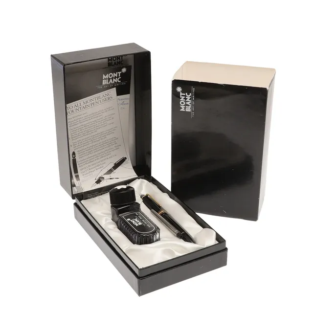 A MONTBLANC MEISTERSTRUCK GOLD COATED CLASSIQUE FOUNTAIN PEN WITH 14K NIB.