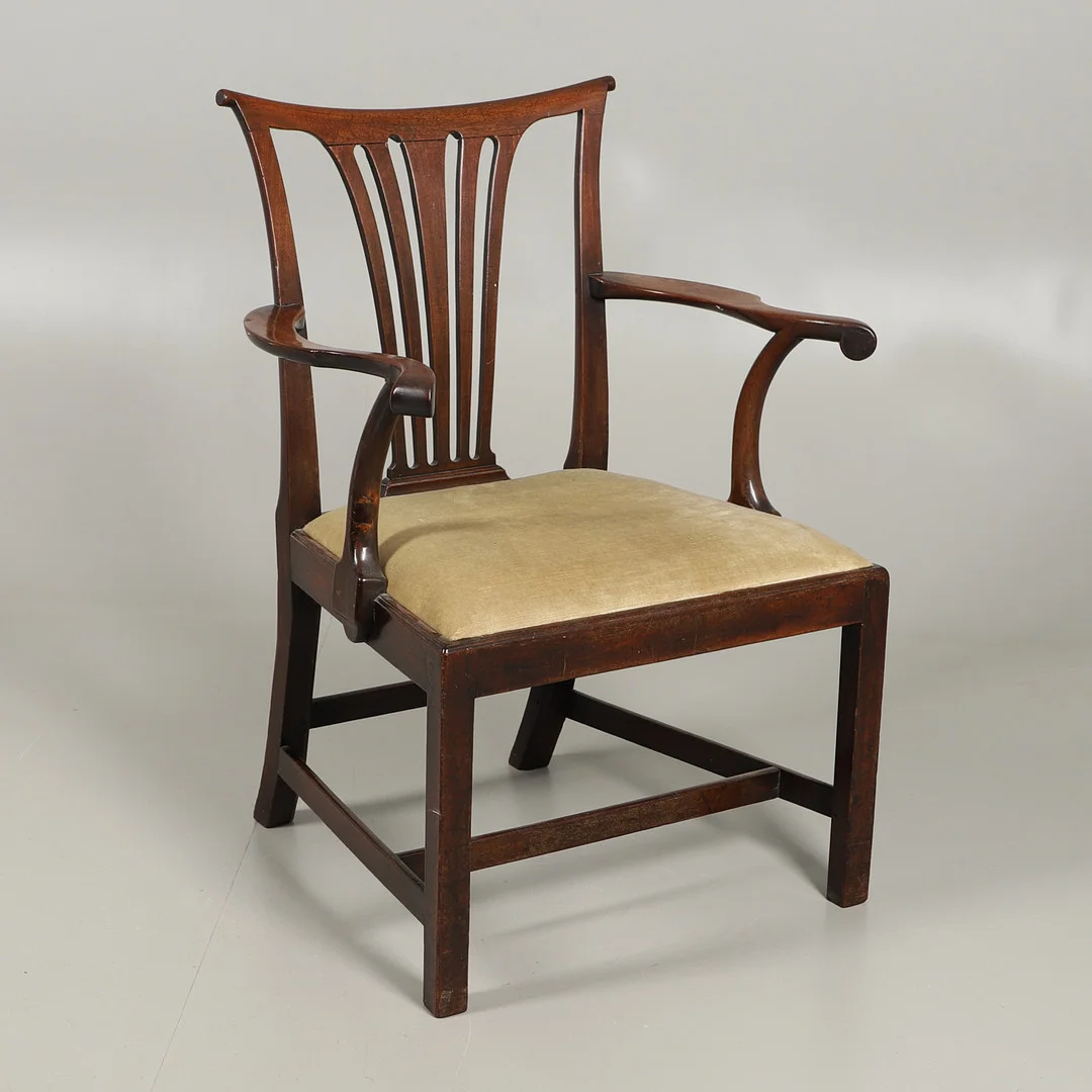 A GEORGE III MAHOGANY ELBOW CHAIR. — Armchairs & Chairs — Lawrences Auctioneers