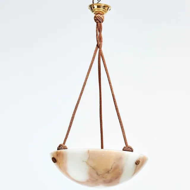 TAKLAMPA, 1900-talets början, kupa i alabaster.
