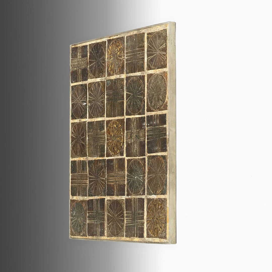 TUE POULSEN. Kvadratisk relief med keramiske klinker, Danmark, 1960/1970'erne. — Other — Palsgaard Kunstauktioner