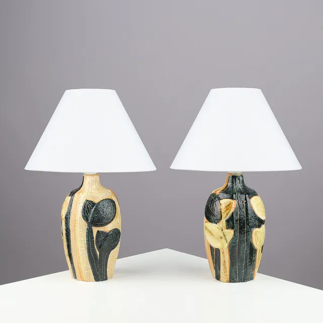 NOOMI BACKHAUSEN (1938-2011). A pair of table lamps in glazed stoneware with stylized floral reliefs, model no. 3084, Søholm, Bornholm, Denmark, 1960/70s, (2).