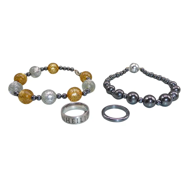 4-TEILIGES SCHMUCKKONVOLUT, ZWEI ARMBÄNDER UND ZWEI RINGE.