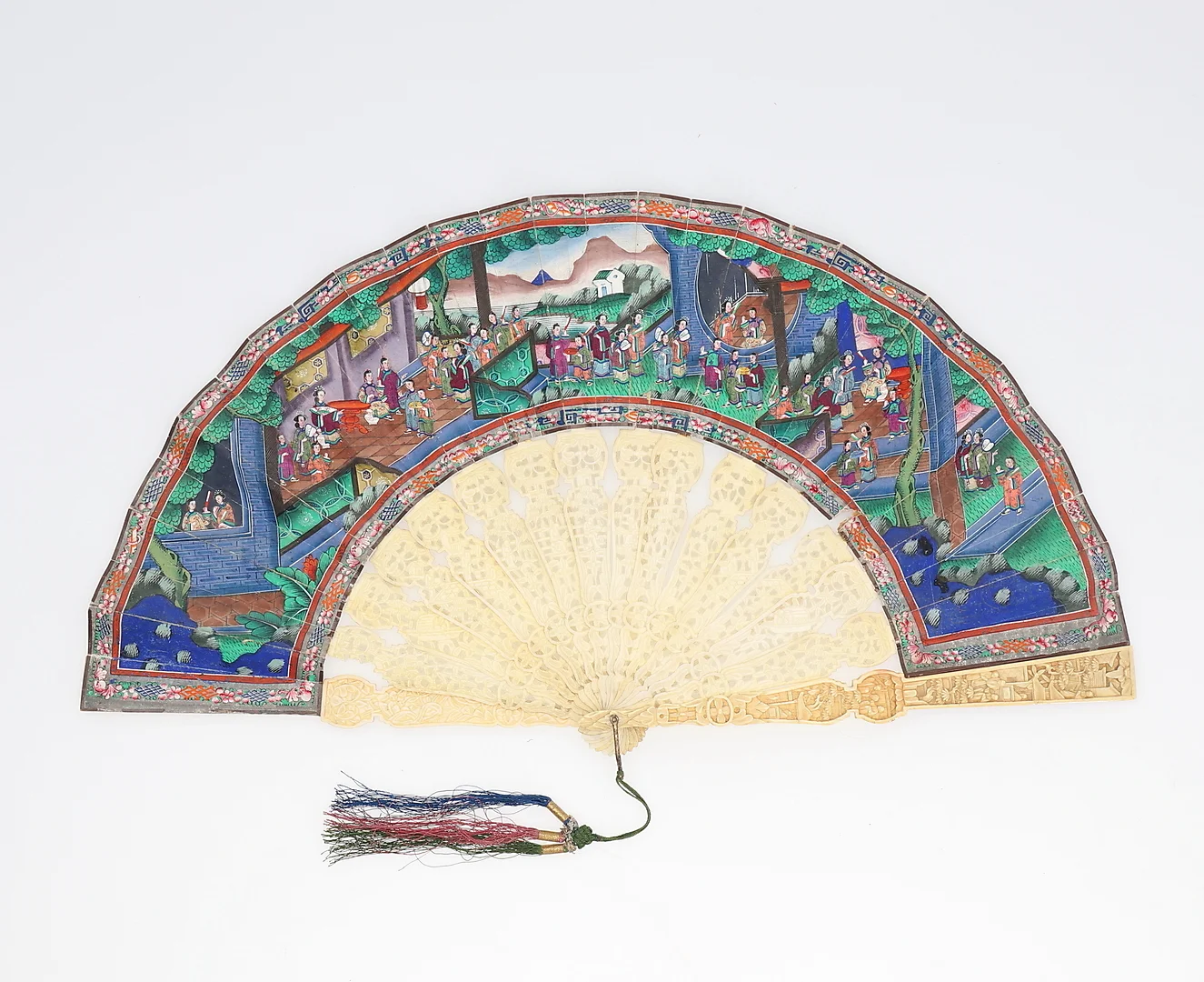 Chinese fan of "the thousand faces" with sticks in ivory and leaves painted in gouache, 20th Century. — Asiatica — Balclis