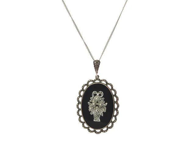 HÄNGE MED KEDJA, silver, onyx, markasiter, längd 42 cm, vikt 8,8 g.