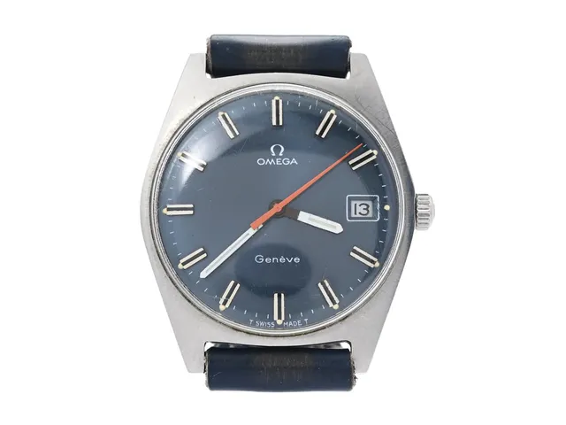 OMEGA, Genève (T Swiss Made T), Cal 613, Serie nr. 32708356, Ref nr. ST 136.041, Boett nr. 136.041 (LL), herrur, 34,5 mm, stål, manuell, plexiglas, datum, skadad visare, servicebehov, gravyr, läderband, originalspänne, ca 1970.