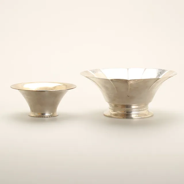 SKÅLAR på fot, 2 stycken, silver.