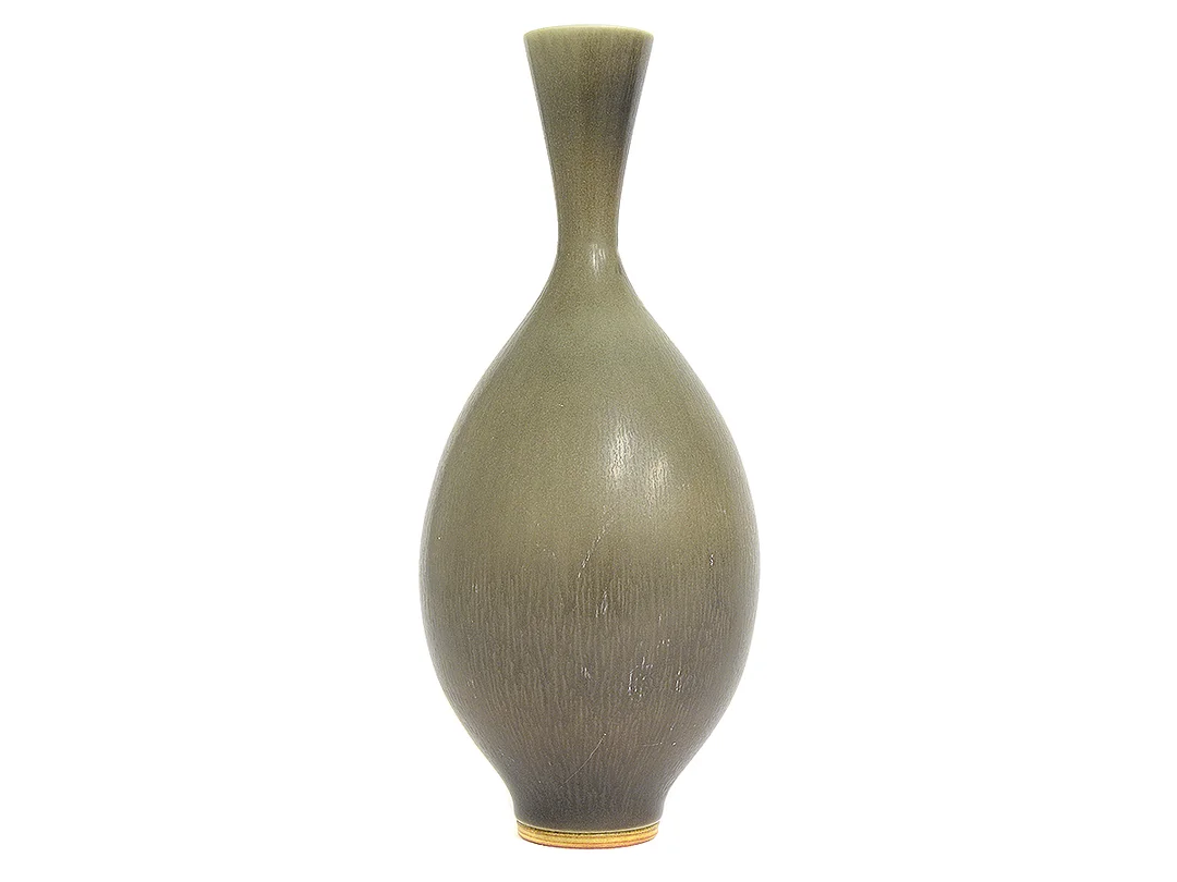 Vas, Gustavsberg, design: Bernt Friberg, harpälsglasyr, små ytdefekter, höjd: 27cm — Keramik/Övrigt — Kaplans