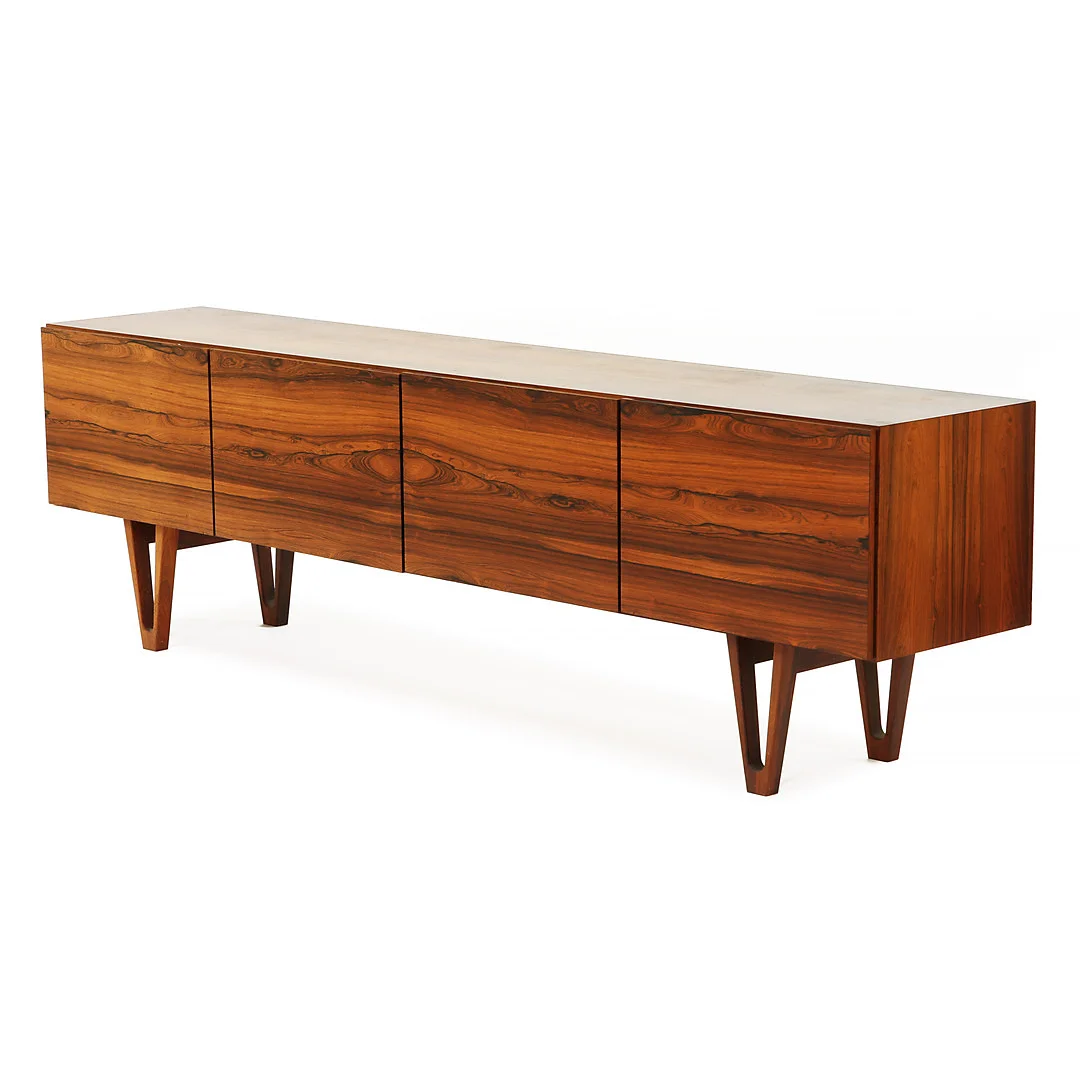 IB KOFOD LARSEN. Sideboard, palisander. För Säffle möbelfabrik 1960-tal. — Cupboards, Cabinets & Shelves — Göteborgs Auktionsverk