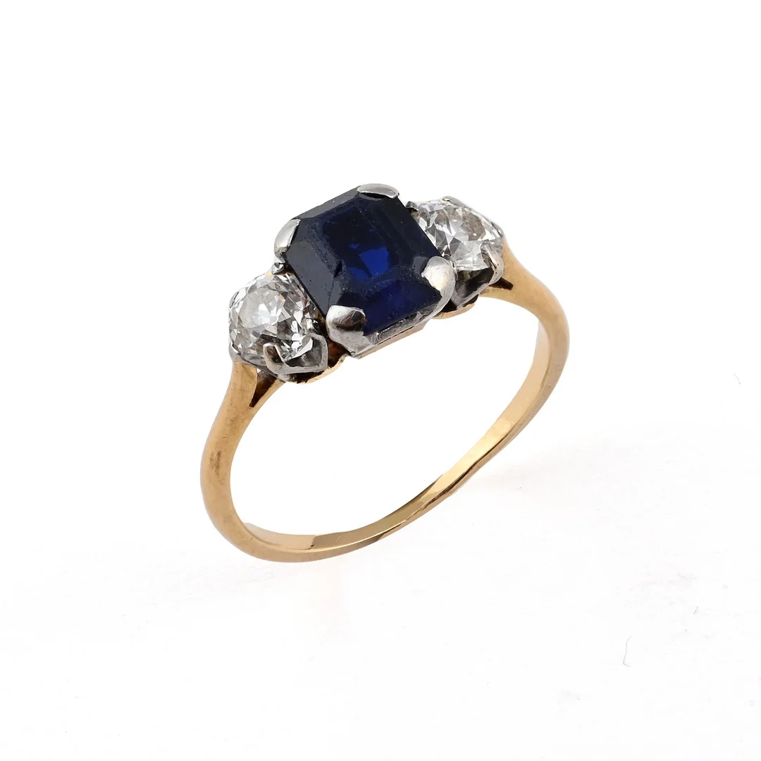 A SAPPHIRE AND DIAMOND THREE STONE RING. — Rings — Lawrences Auctioneers