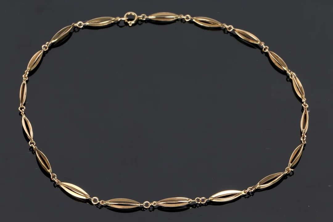Hermann Siersbøl. Halskæde af 8 kt guld, 7 gram — Jewellery/Necklaces, pendants — Lauritz