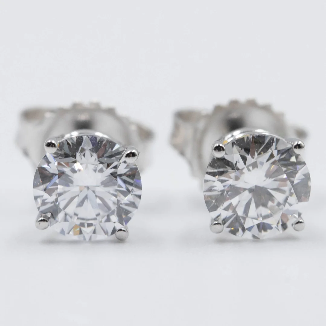 Pair of brilliant earrings in 14 kt white gold, lab grown, 1.50 ct. (2) — Jewellery/Earrings — Lauritz