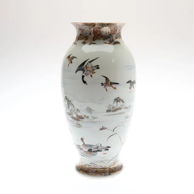 JAPANESE KUTANI PORCELAIN VASE.