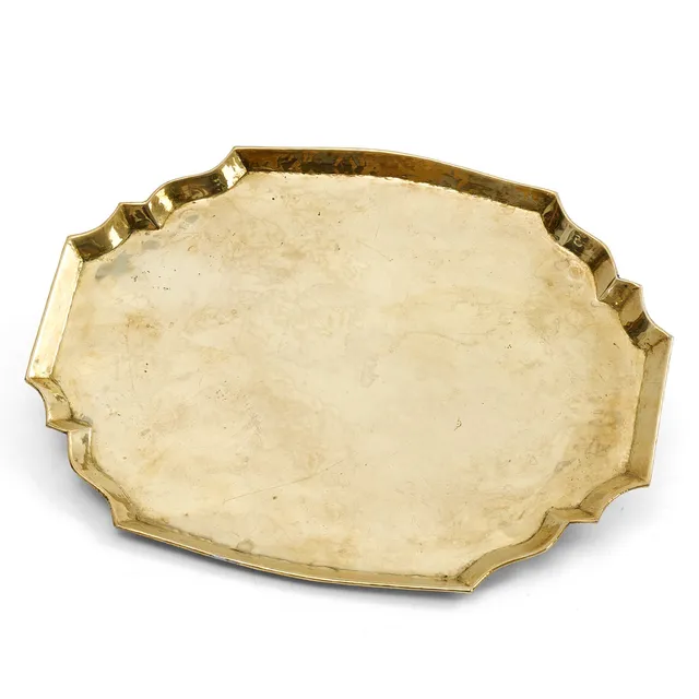 BRICKA, mässing, på tassar, 1800-tal, barockstil.