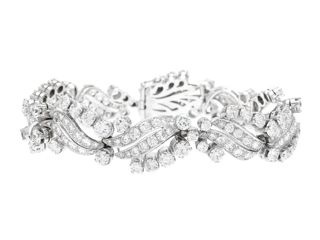 ATELIER AJOUR, armband, 18K vitguld, briljant- och åttkantslipade diamanter ca 14,50 ctv, ca TW-Cr/VS-SI, Stockholm 1963, längd 17,5 cm, vikt 36,4 g, några diamanter har skador och nagg. — Smycken/Armband — Kaplans