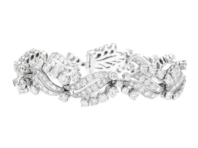 ATELIER AJOUR, armband, 18K vitguld, briljant- och åttkantslipade diamanter ca 14,50 ctv, ca TW-Cr/VS-SI, Stockholm 1963, längd 17,5 cm, vikt 36,4 g, några diamanter har skador och nagg.