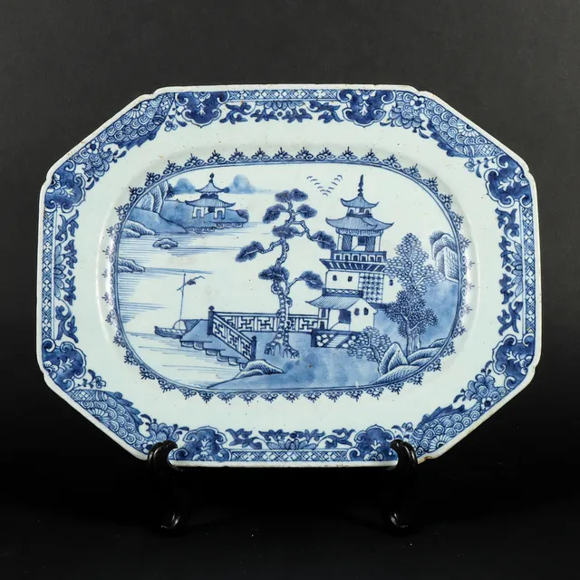 STEKFAT, porslin, Kina, Qianlong (1736-95).