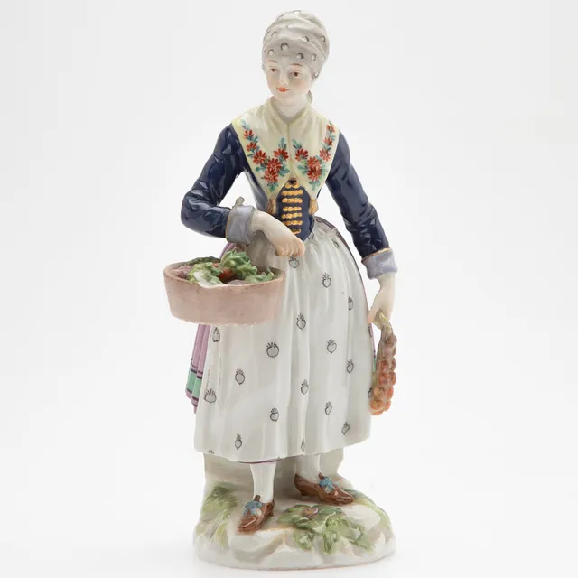 MEISSEN. Gemüseverkäuferin, um 1900.