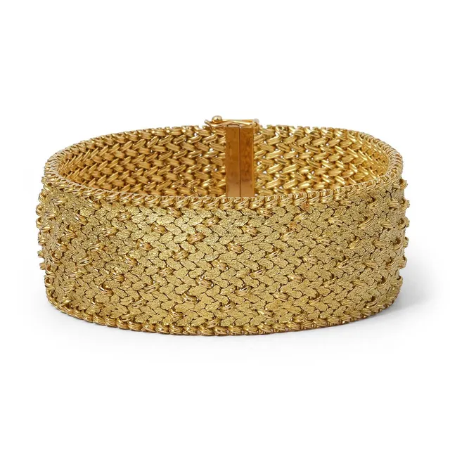 A bracelet of 18k partly satinated gold. Weight app. 70 g. W. 22 mm. L. 18.5 cm.