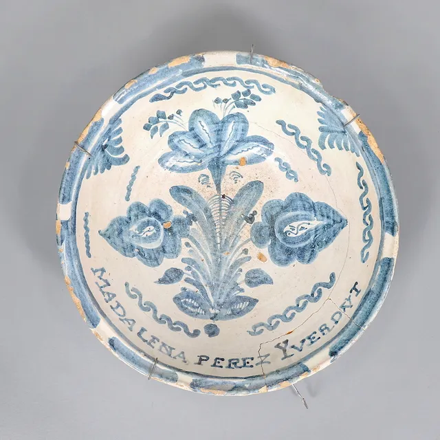 Aragonese earthenware bowl, 17th Century.