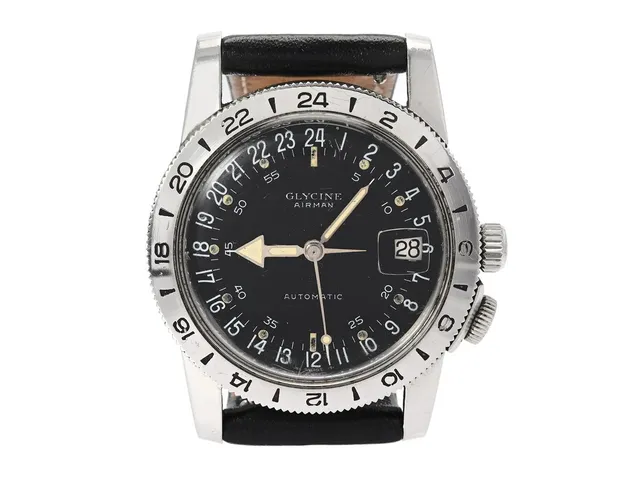 GLYCINE, Airman (-T- Swiss -T-), Cal AS 1700/01, Serie nr. 723592, herrur, 36 mm, stål, automatisk, plexiglas, datum, 24h-visning, skadad urtavla, läderband, ca 1965.