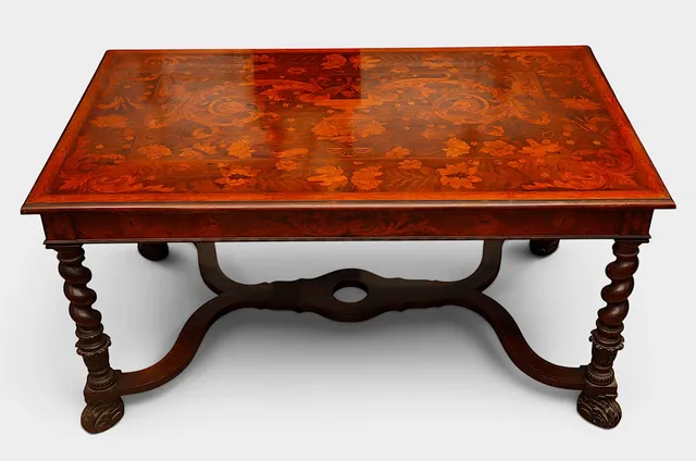 Mesa holandesa en caoba y marquetería, del siglo XIX.
