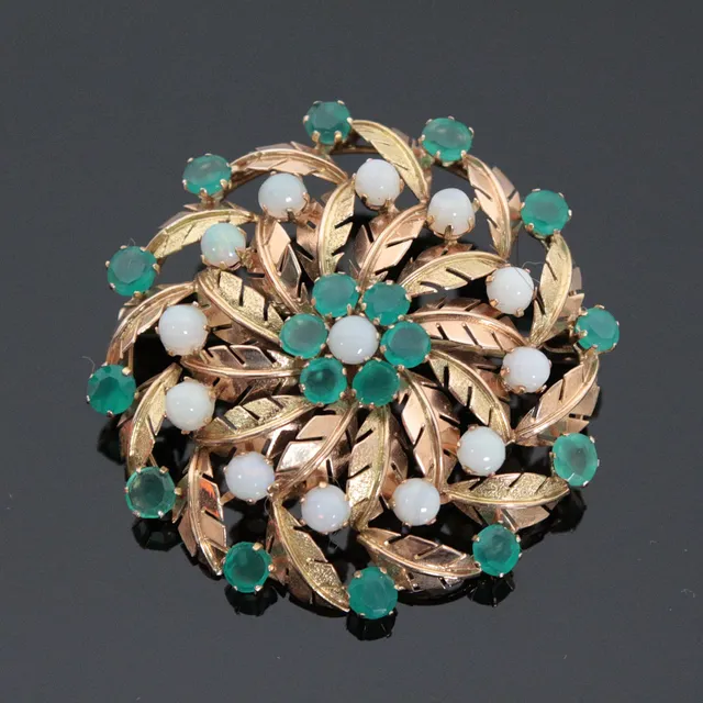 Brosche mit Opal und Smaragd, 585er Gold.