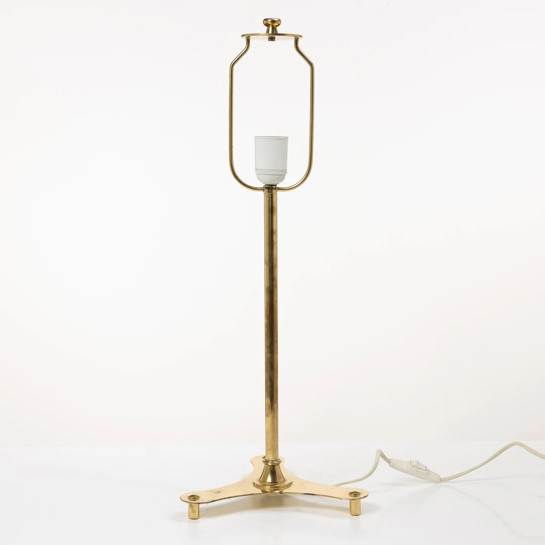 Josef Frank, Bordslampa, modell 2467, Firma Svenskt Tenn. — Design/Belysning — Bukowskis