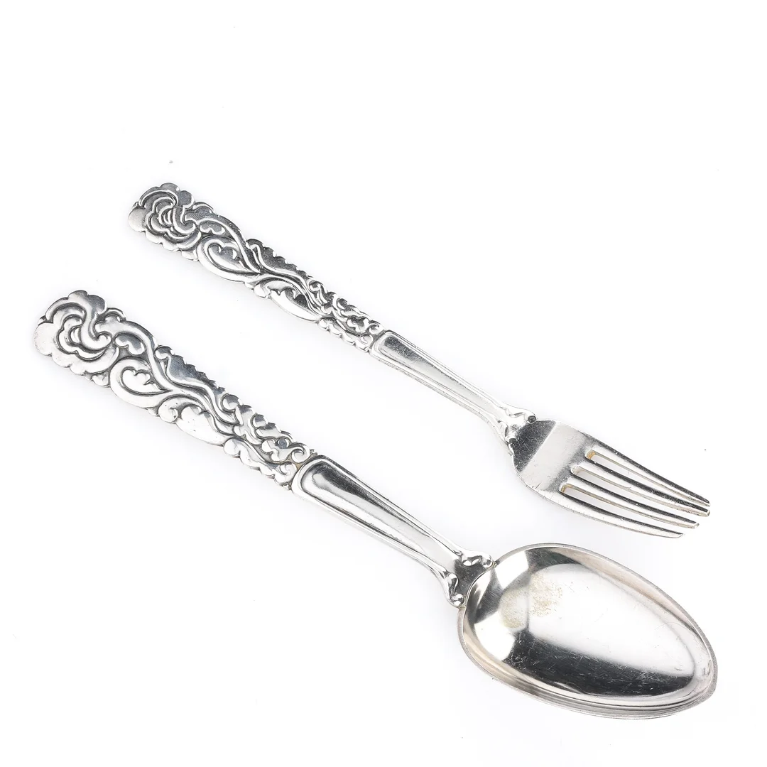 Thorvald Bindesbøll. Silver box and fork (2) — Silver, bronze, copper and pewter/Silver flatware — Lauritz