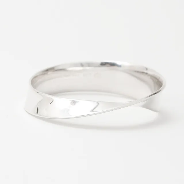 VIVIANNA TORUN BÜLOW-HÜBE. Armring, "Möbius" no 206 silver, Georg Jensen.