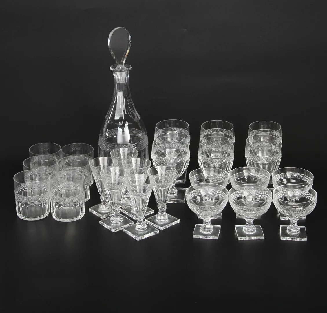 ELIS BERGH. 1881-1954. Glasservis "Sparre", 25 delar, Kosta Boda, 1900-talets första hälft. — Tableware — Auktionsverket Engelholm