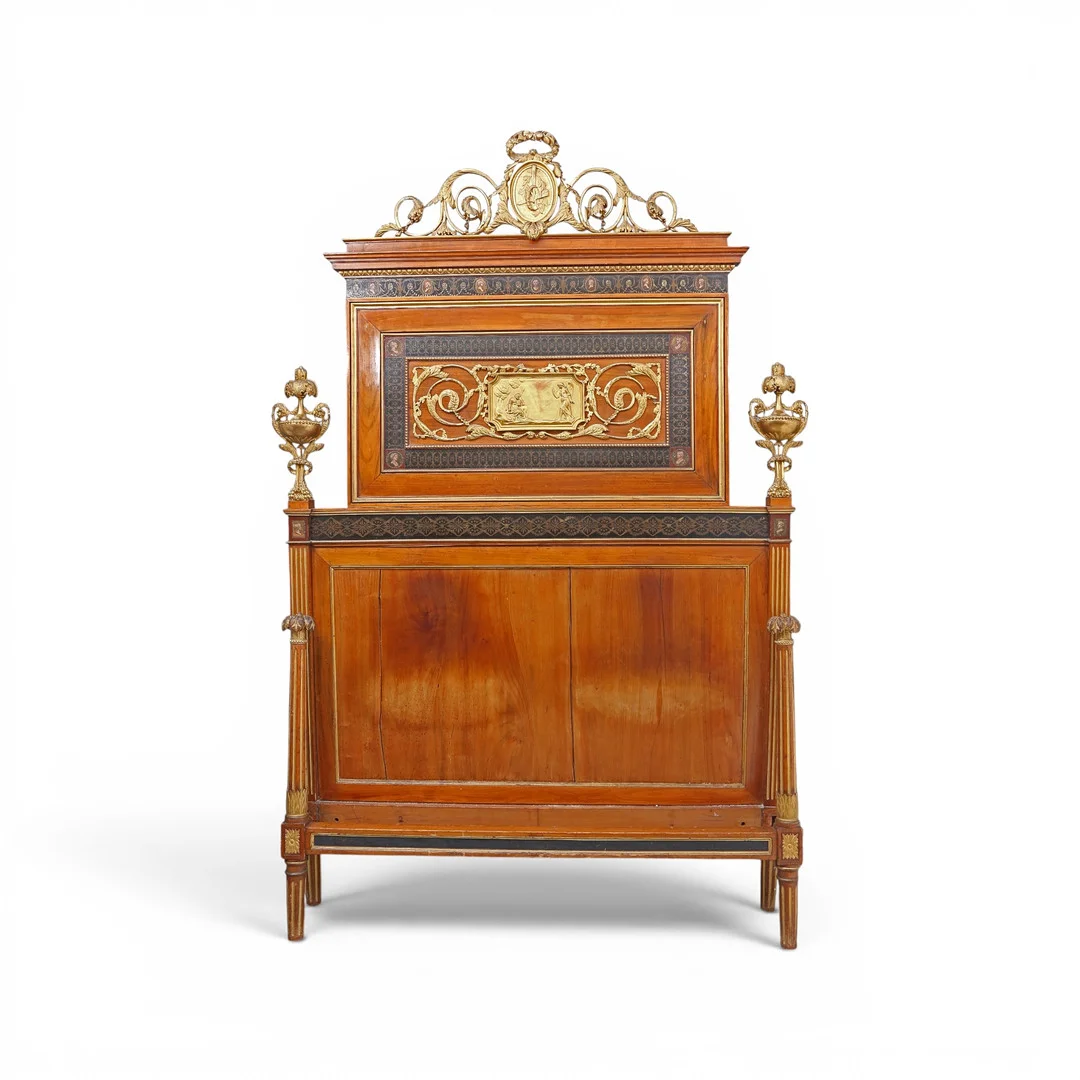 Charles IV style bed in wood with carved, gilded and sgraffito decoration in the style of the cabinetmaker Adrià Ferran, 20th century. — Other — Balclis