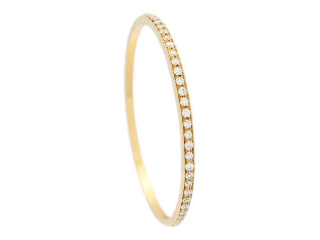 ALLIANSRING, 18K guld, 29 briljantslipade diamanter ca 0,08 ctv, ca TW/VS, stl 17,75 mm, vikt 0,6 g, svag konstruktion. — Smycken/Alliansring — Kaplans
