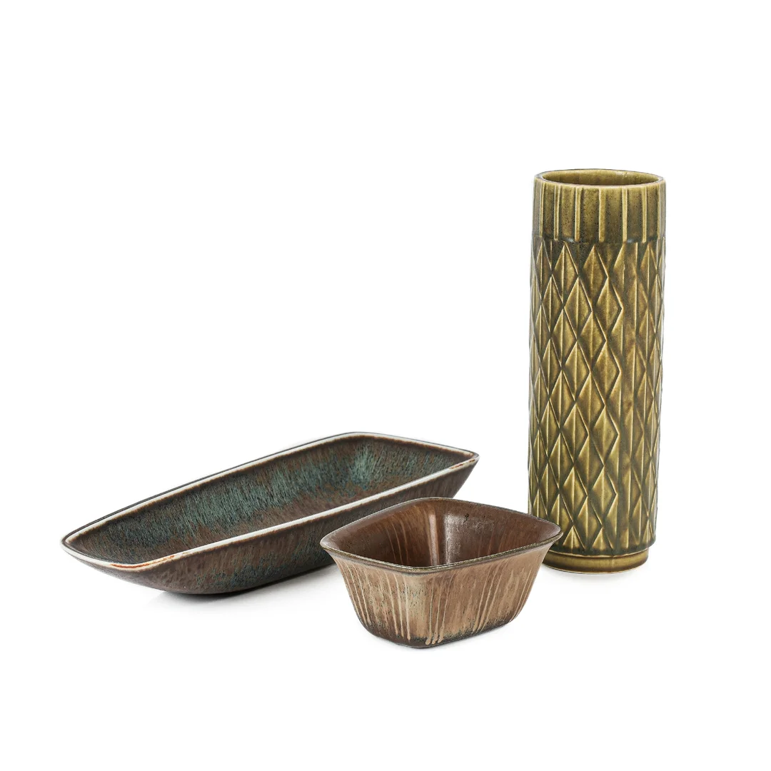 Gunnar Nylund for Rörstrand: Three pieces of stoneware (3) — Glass, porcelain and ceramics/Other glass, porcelain and ceramics — Lauritz