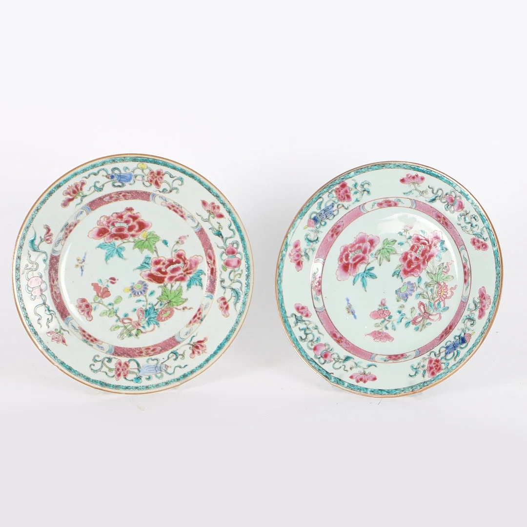 A PAIR OF CHINESE PORCELAIN FAMILLE ROSE PLATES, QING DYNASTY (2). — Oriental — Bishop & Miller