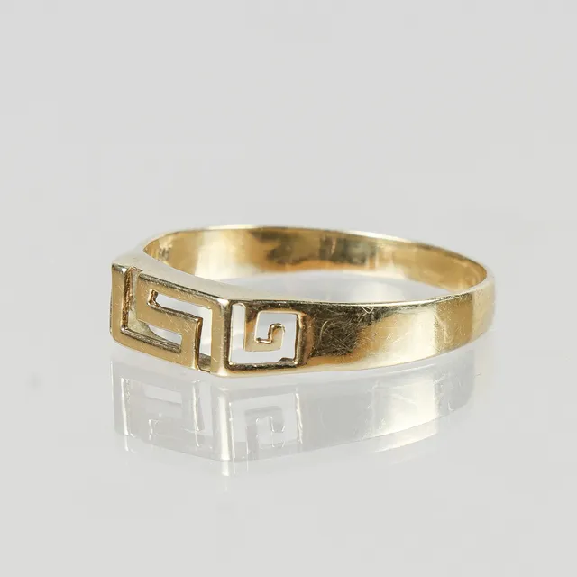 RING 14k guld med genombruten dekor.