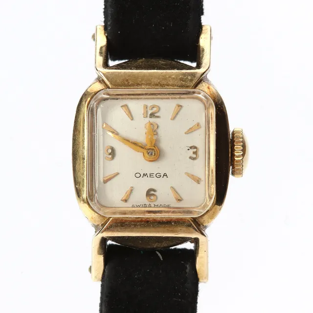 OMEGA, DAMARMBANDSUR. Boett i gulddoublé, originalrem.