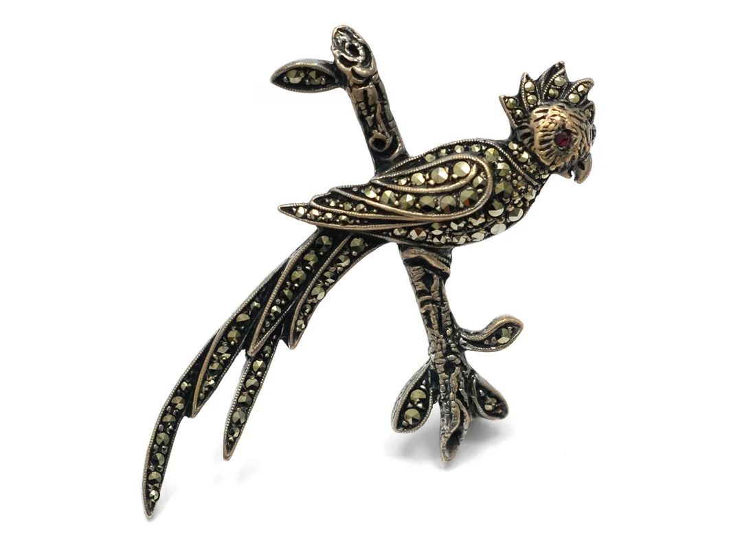 BROSCH, silver, markasiter, fågel på kvist, vikt 8,1 g. — Smycken/Brosch — Kaplans