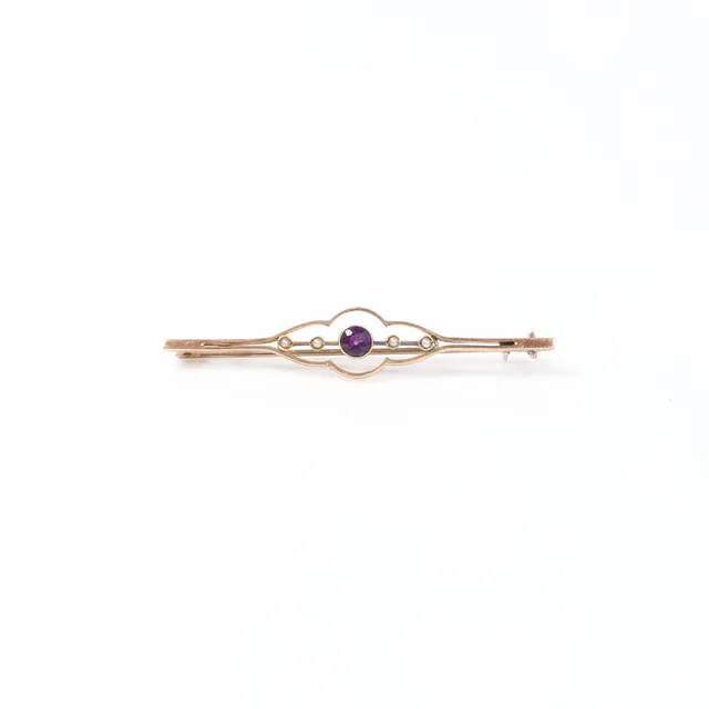 ANTIQUE AMETHYST AND SEED PEARL BAR BROOCH.