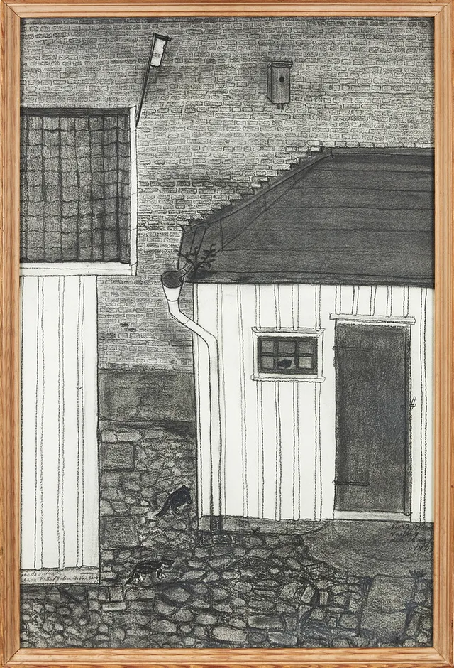 MONA JOHANSSON. "Uthus, fågelholkar och kattor", kolteckning, signerad och daterad Varberg 1963.