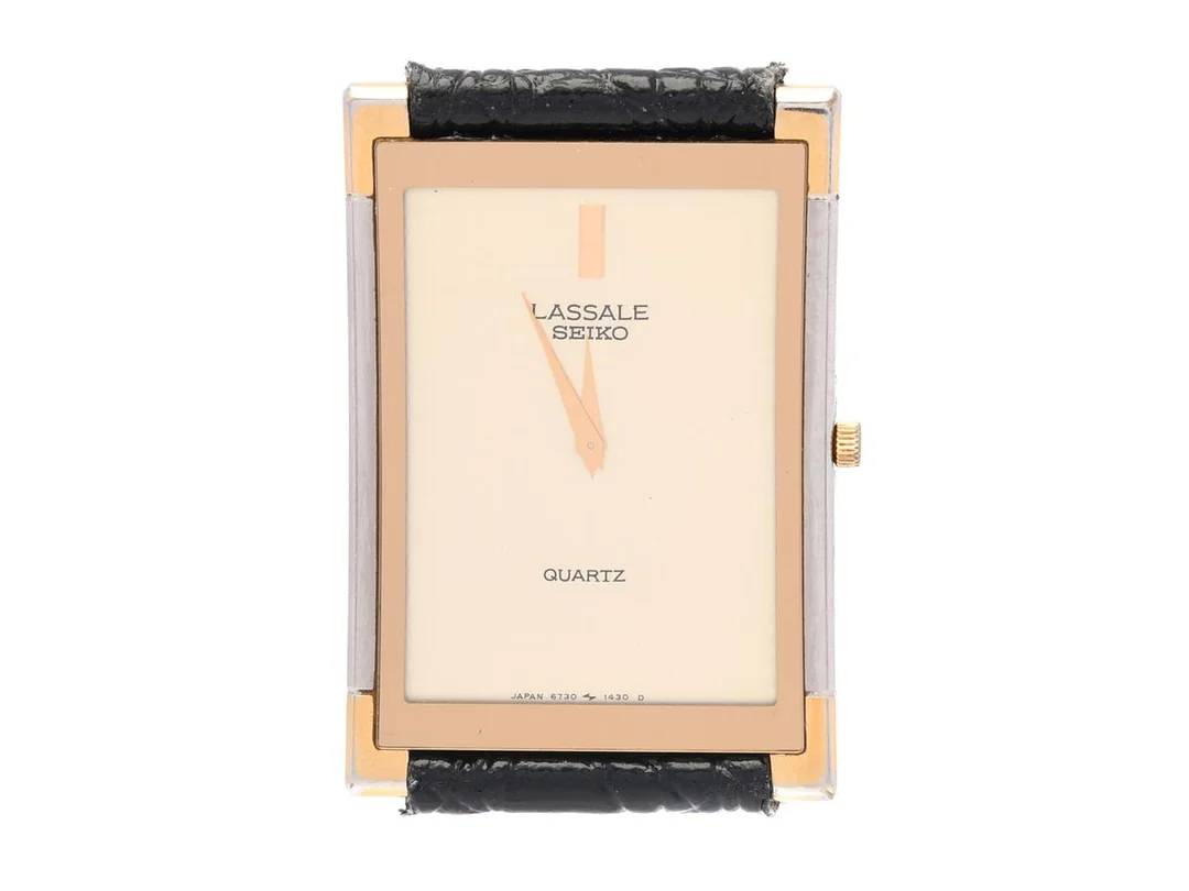 LASSALE, Seiko, Cal 6730A, Serie nr. 3D0009, Boett nr. 6730-6059, herrur, 23 x 29 (34) mm, bicolour, quartz, mineralglas, läderband, ca 1983. — Klockor/Lassale — Kaplans
