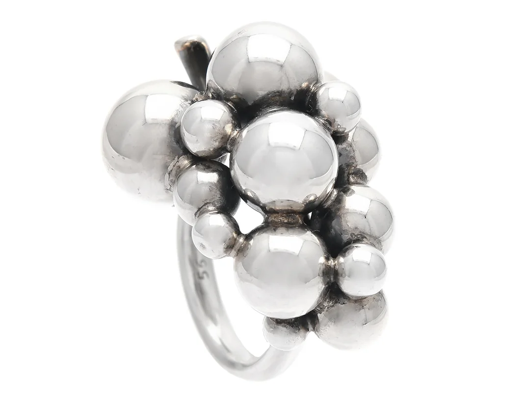 GEORG JENSEN, ring, Moonlight Grapes, sterlingsilver, stl 17,75 mm (56), vikt 21,3 g. — Smycken/Ring — Kaplans